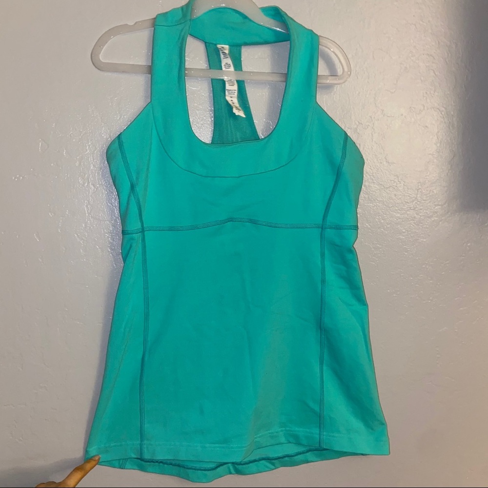 ✨lightly worn Lululemon women’s tank top ✨